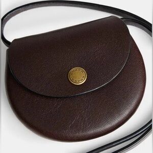 🍒 Coach Micro Leather Saddle Pouch